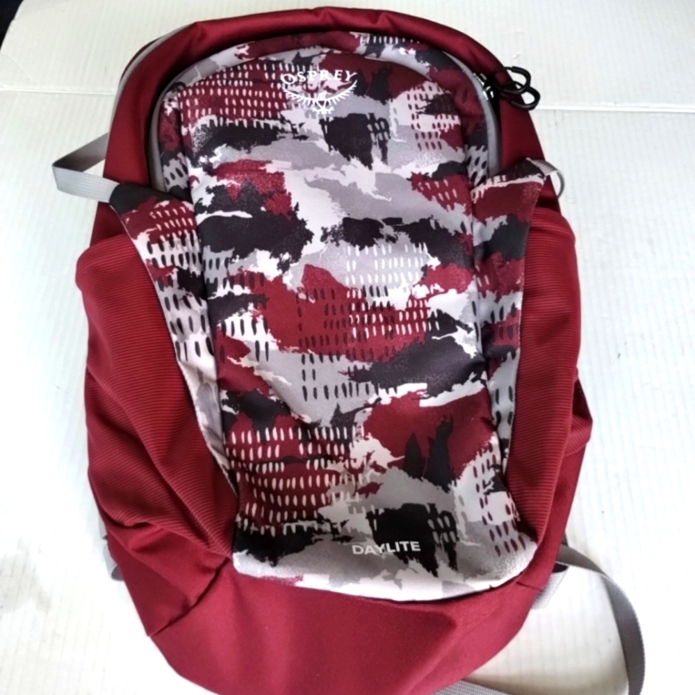 Osprey Daylite Men's Backpack - Red and Gray